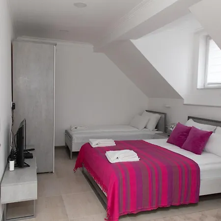 Lägenhetshotell Milovanovic 3*